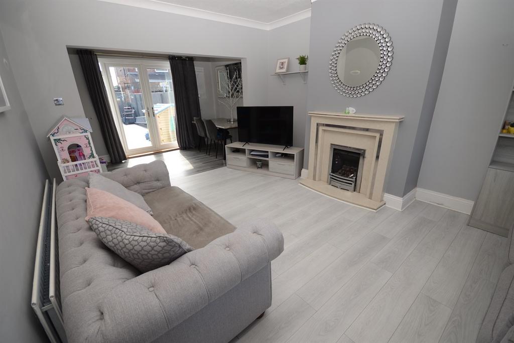Warwick Road, South Shields 2 bed semidetached house for sale £185,000
