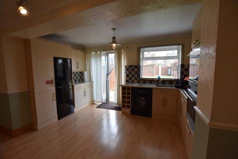 3 bedroom semi-detached house to rent, Heather Avenue, Dogsthorpe, Peterborough, PE1