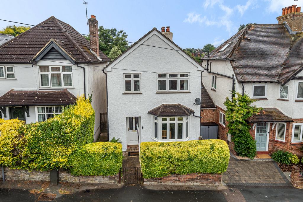 Agraria Road, Guildford, GU2 3 bed detached house for sale £700,000