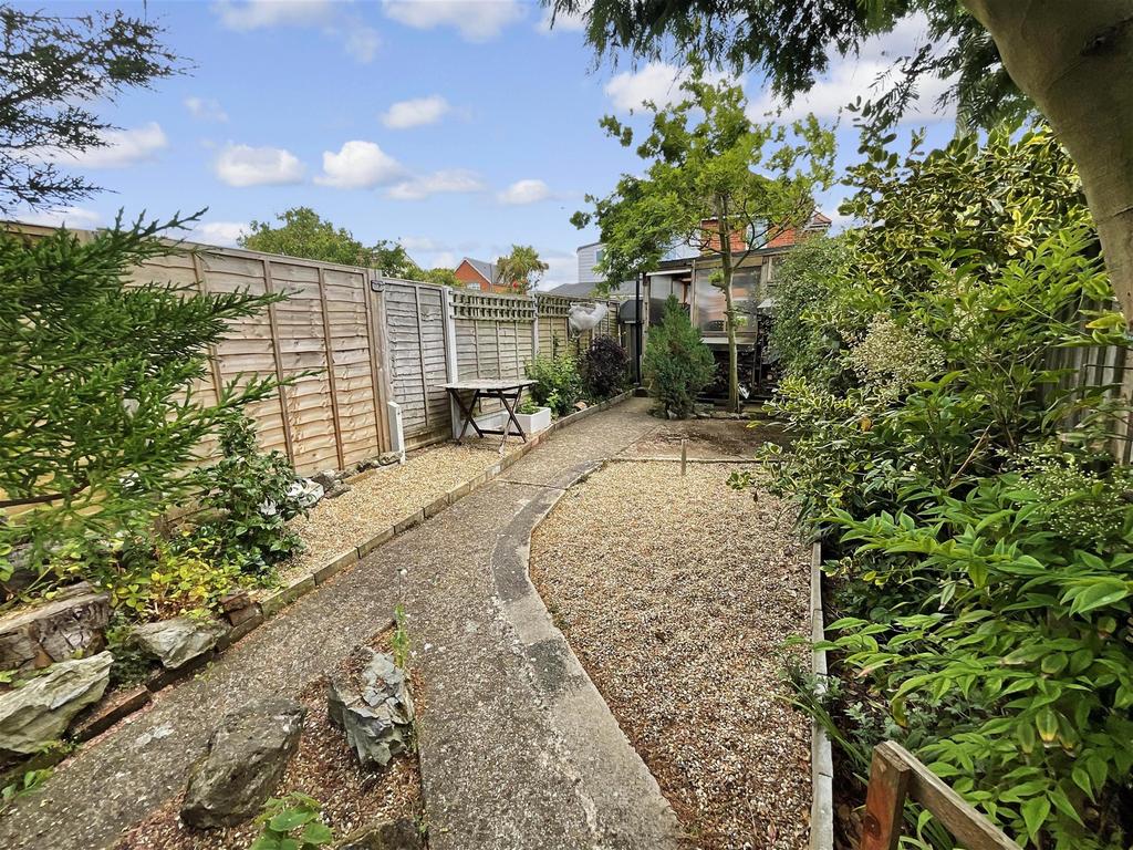 Colwell Road, Freshwater, Isle of Wight 2 bed semidetached house for