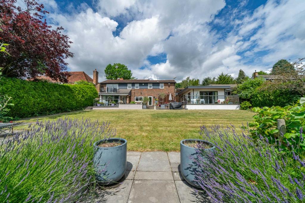 Silverthorn Drive, Longdean Park 5 bed detached house for sale £1,250,000