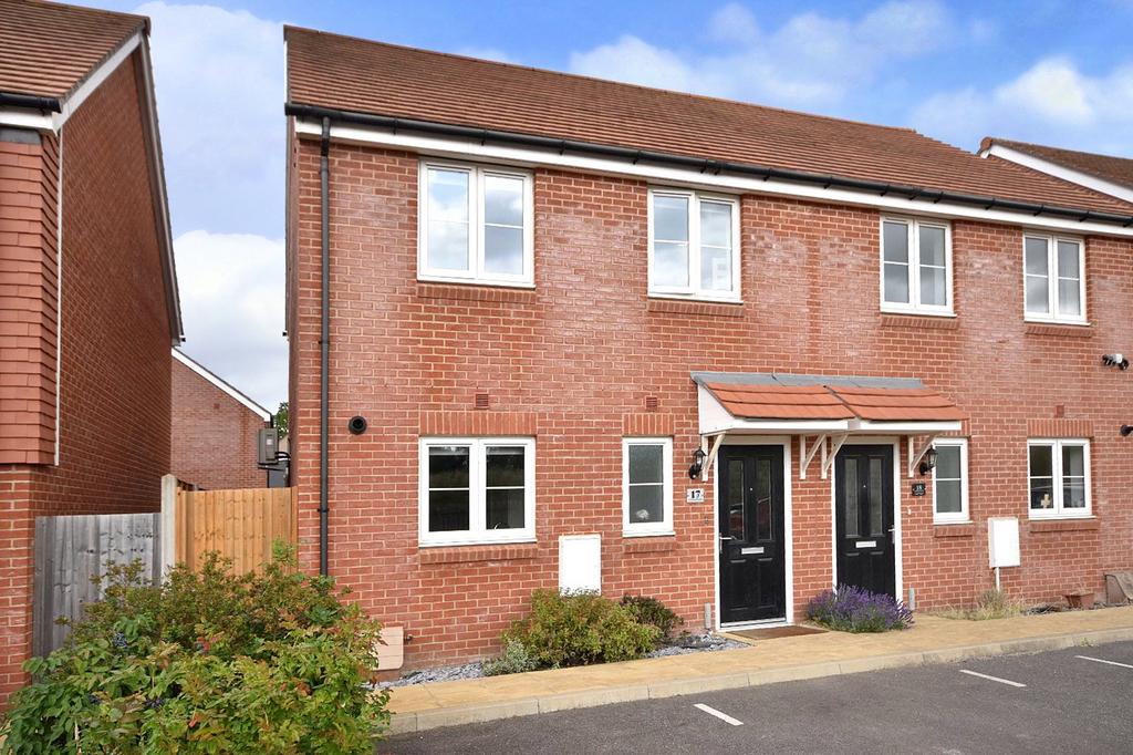 Wood, Crawley, RH10 3 bed semidetached house for sale £400,000