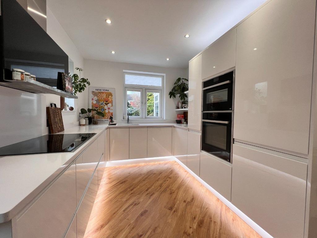 Emmanuel Road, Southport, PR9 5 bed semidetached house £365,000