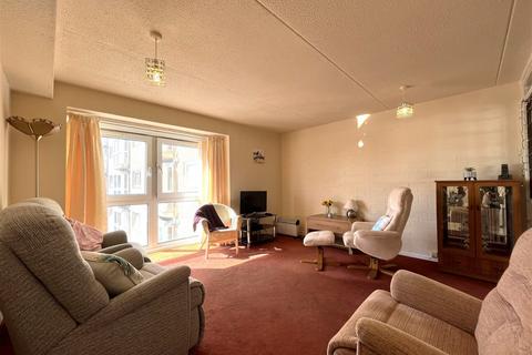 1 bedroom flat for sale, Promenade, Southport