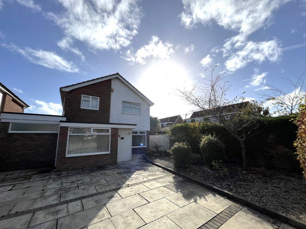 Padstow Close, Southport, PR9 9RX 3 bed detached house £270,000