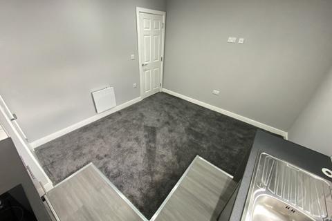 3 bedroom flat to rent, FLAT B, CROSS GREEN CRESCENT, LEEDS, LS9 0DD