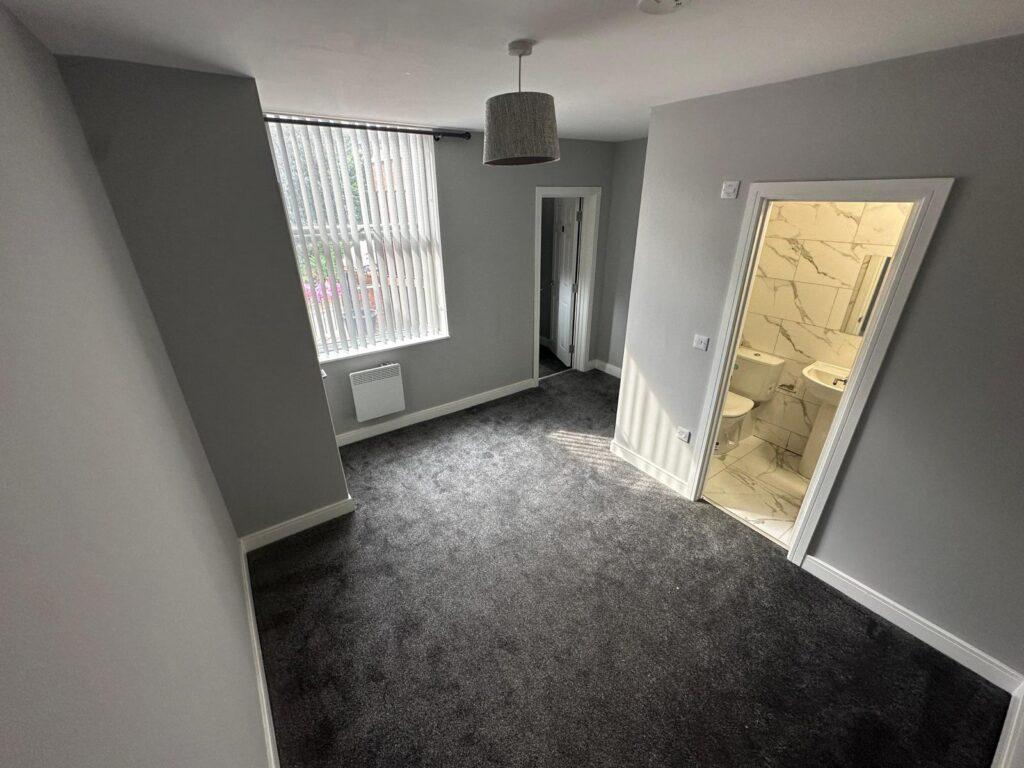 Apartment in Leeds, Cavalier Hill, Cross Green - View 3