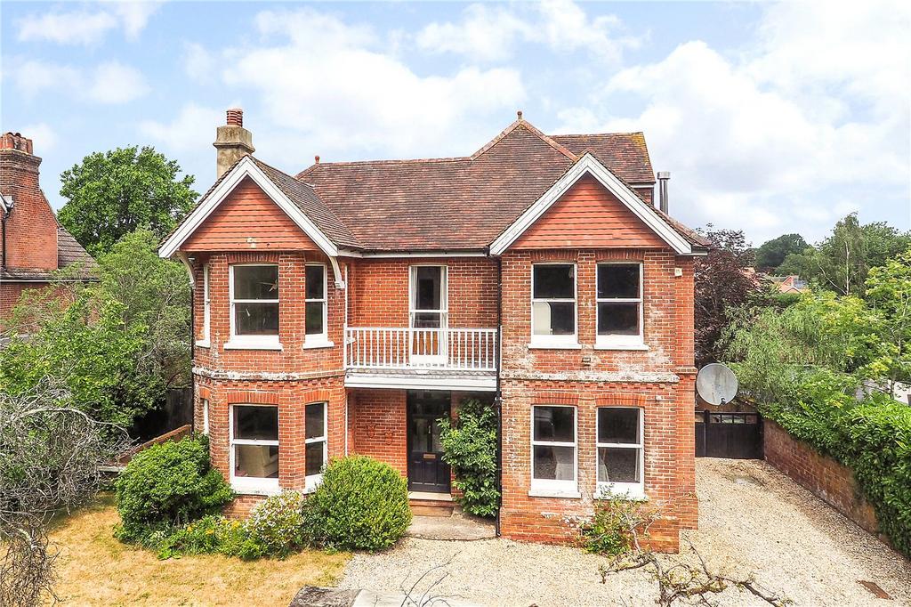 Heath Road, Petersfield, Hampshire, GU31 6 bed detached house for sale £1,800,000