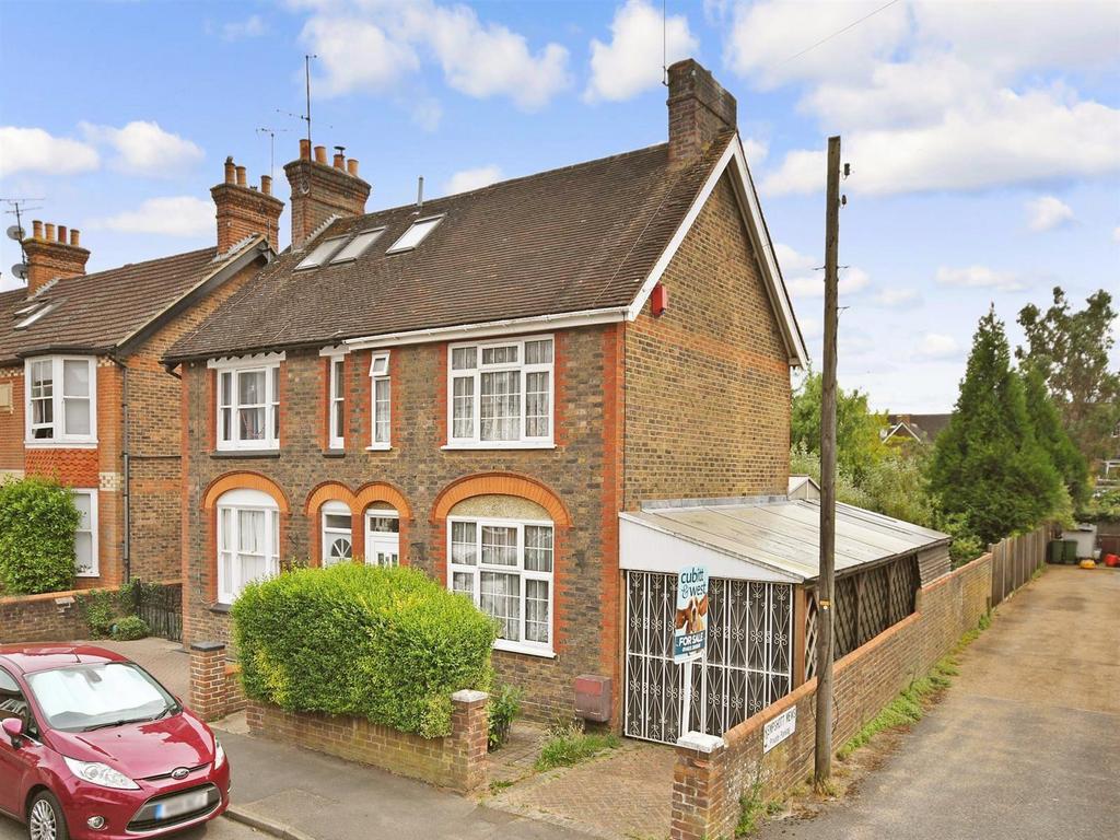 Kempshott Road, Horsham, West Sussex 3 bed semidetached house £350,000