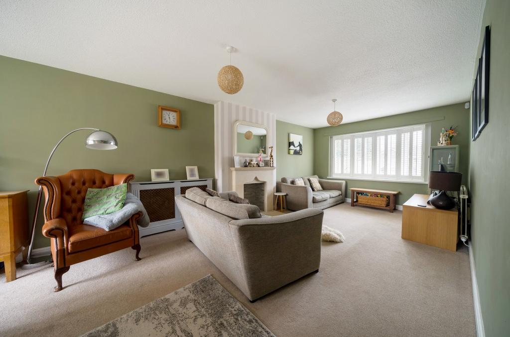 Ruskin Drive, Warminster, BA12 3 bed terraced house for sale £315,000