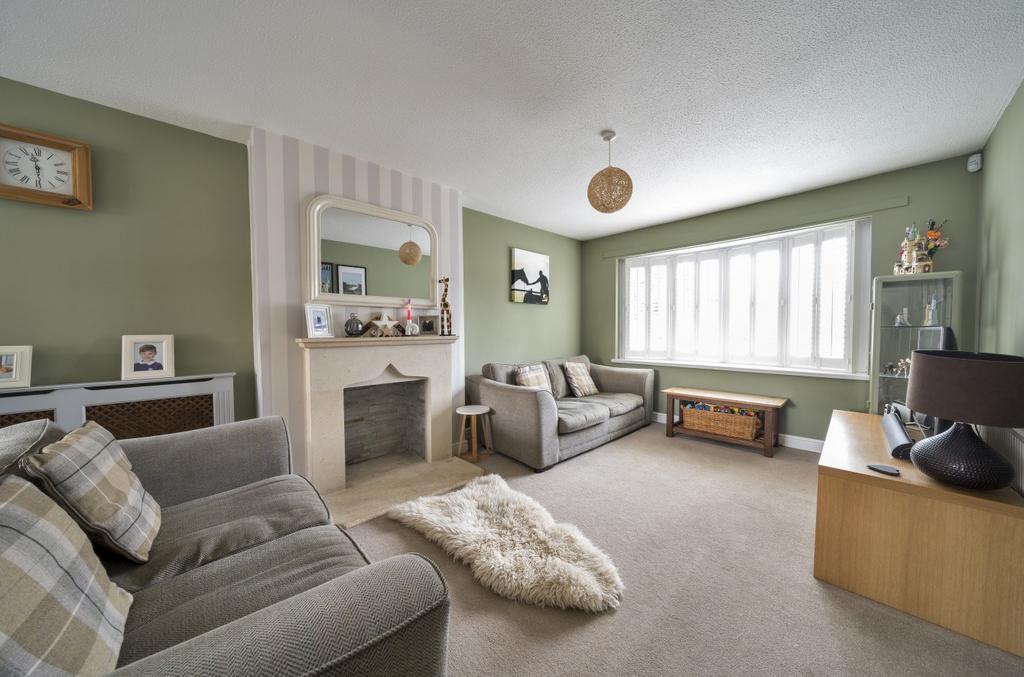 Ruskin Drive, Warminster, BA12 3 bed terraced house for sale £315,000