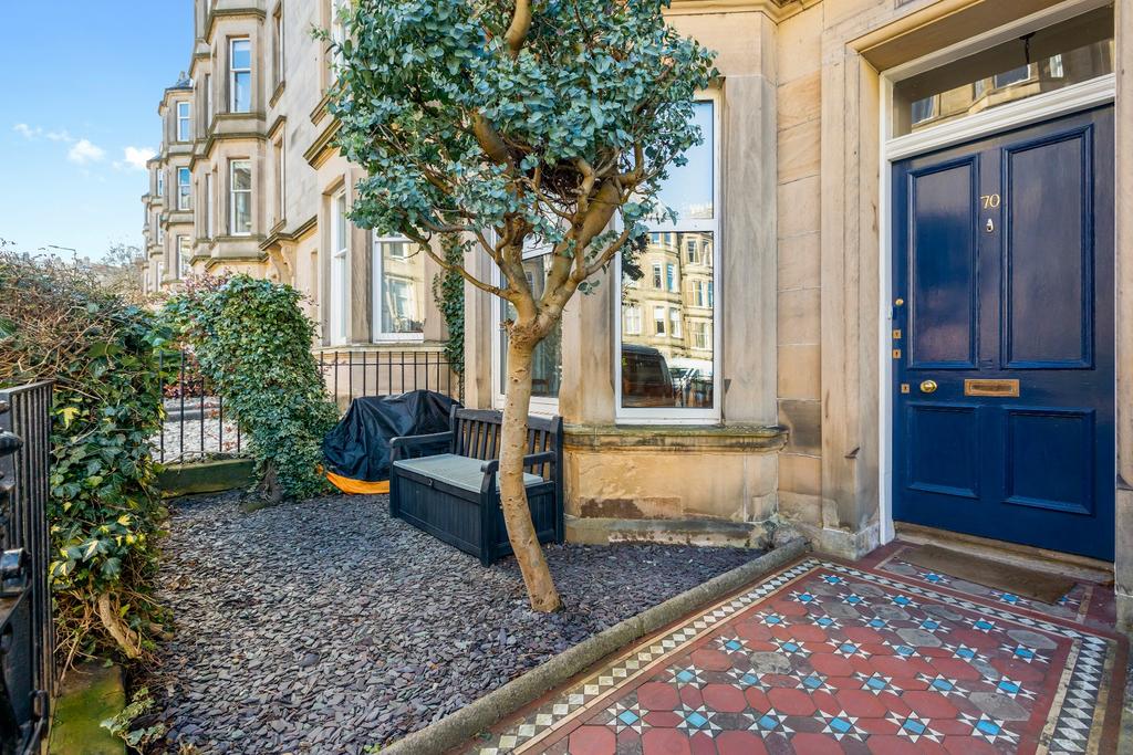 Comely Bank Avenue, Comely Bank, Edinburgh, EH4 1HE 2 bed apartment for