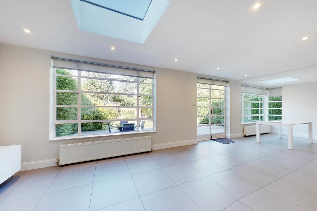 House in London - View 2