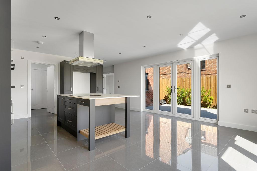 North Street, Stilton, PE7 4 bed detached house to rent £2,250 pcm (£