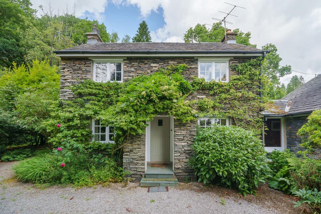 Low Fell Cottage, Crosthwaite, Kendal, Cumbria, LA8 8JG 4 bed detached
