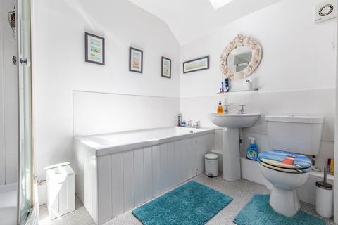 undefined, Modern Comfort Meets Traditional Allure in Ringstead
