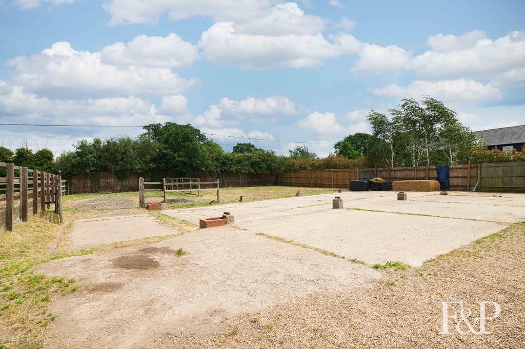 Land at Brockhill Stables, Bracknell Road, Winkfield Row, Berkshire