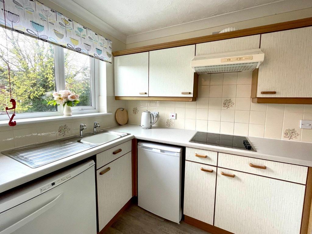 Madingley Court, Cambridge Road, Southport, Merseyside 1 bed apartment