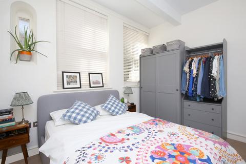 10 Bethune Road, London, N16 5BD