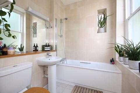10 Bethune Road, London, N16 5BD