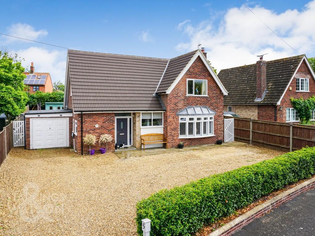 Broadwater Way, Horning, Norwich 3 bed chalet for sale £475,000