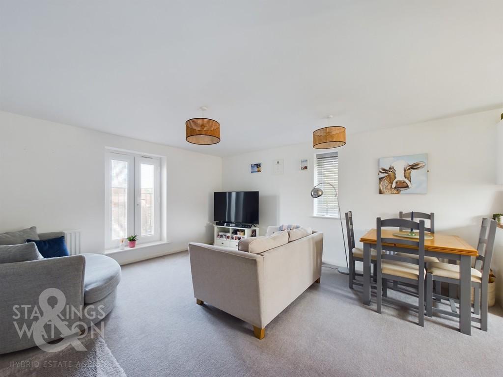Falcon Crescent, Queens Hill, Norwich 2 bed apartment £150,000