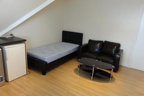 Studio to rent, Leicester Parade, Barrack Road, Northampton, NN2