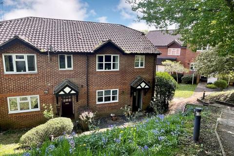 1 bedroom house to rent, Town End Close, Godalming