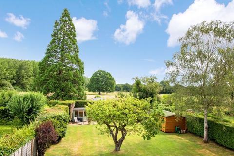 Woodleigh Effingham Common Road, Effingham, Leatherhead, KT24 5JG