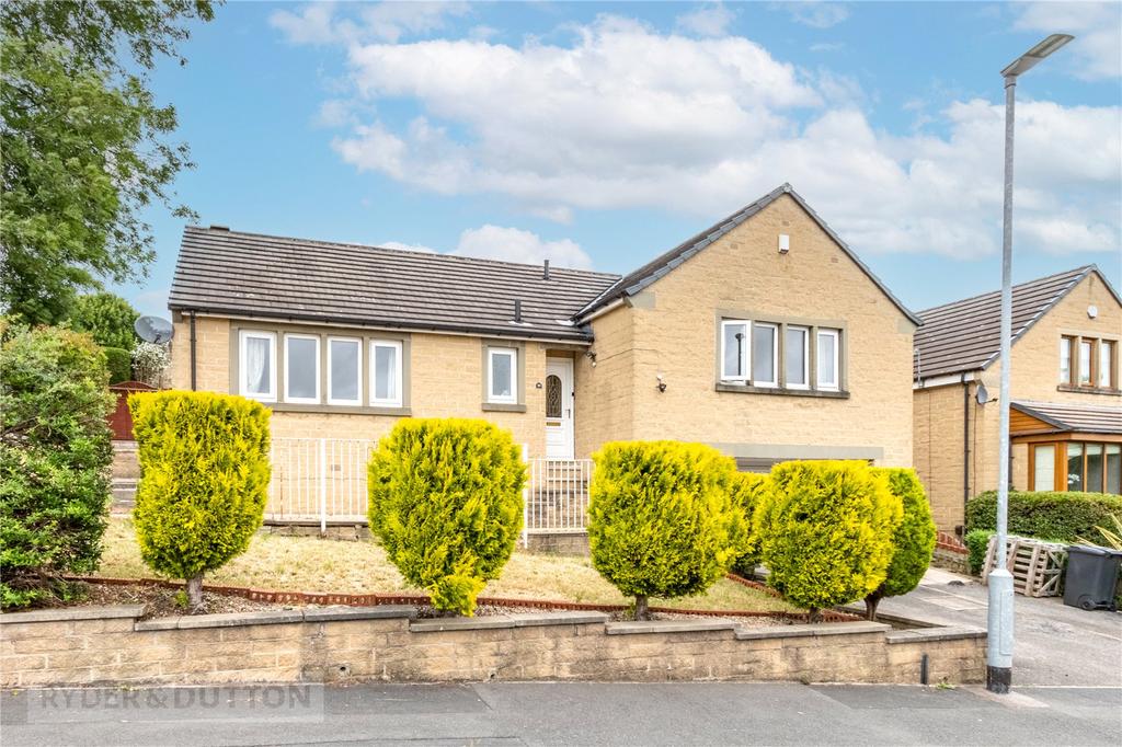 Heath Lea, Halifax, West Yorkshire, HX1 3 bed detached bungalow £450,000