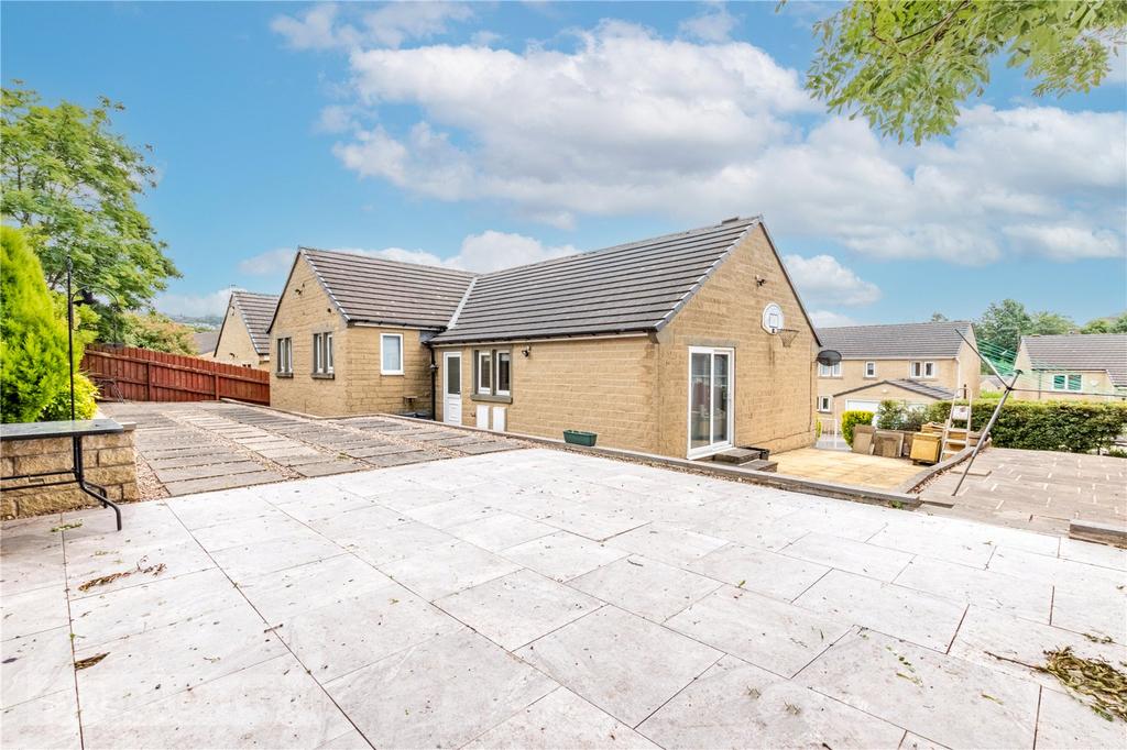 Heath Lea, Halifax, West Yorkshire, HX1 3 bed detached bungalow £450,000