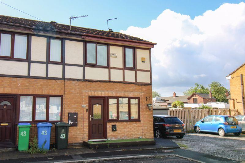 Lock Close, Heywood OL10 2JS 2 bed end of terrace house £140,000