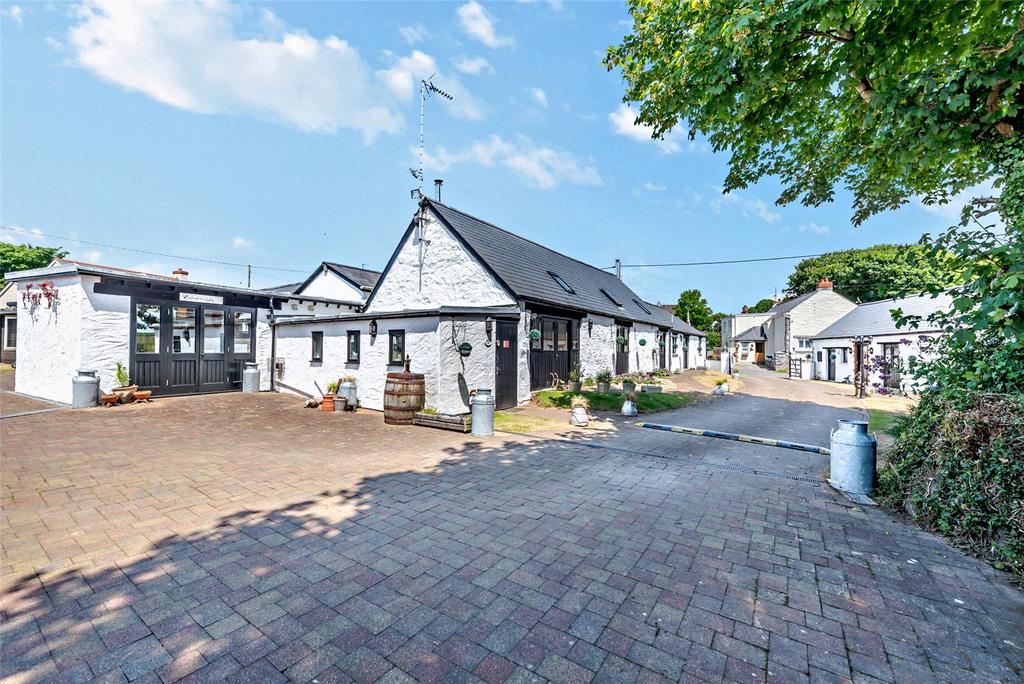 Cottages Courtyard