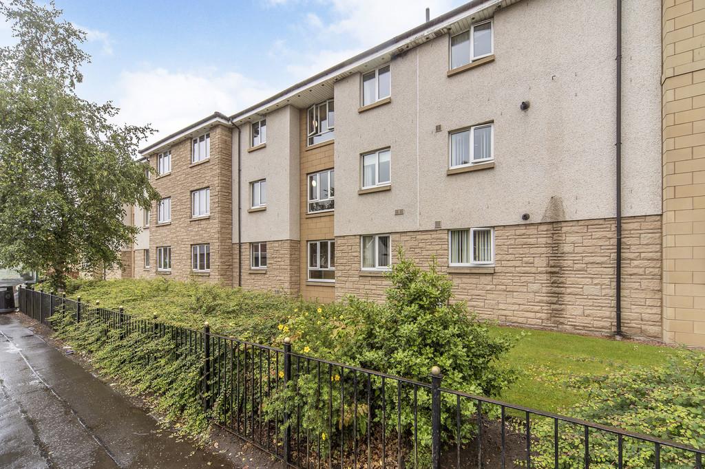 Bridgend Gardens, Bathgate 2 bed ground floor flat for sale £139,000