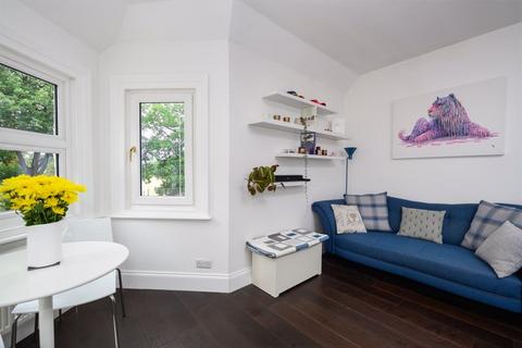 1 bedroom apartment for sale, Ashley Road, Walton-On-Thames