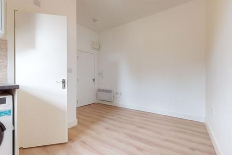 Studio to rent, Morning Lane, London