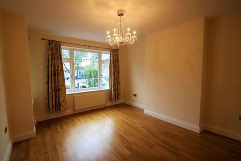 3 bedroom semi-detached house to rent, Kingsway Crescent, Harrow