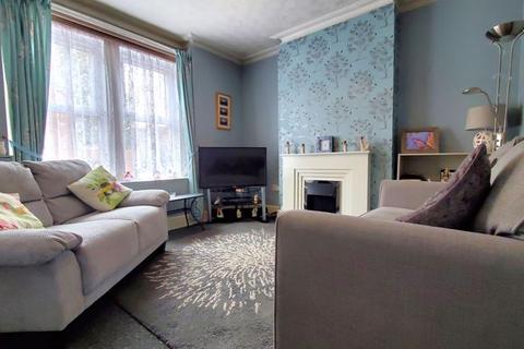 37 Hanman Road, Gloucester, GL1 4TJ