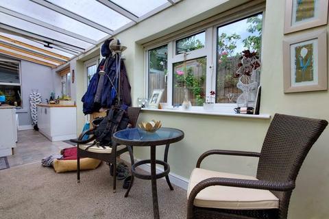 37 Hanman Road, Gloucester, GL1 4TJ