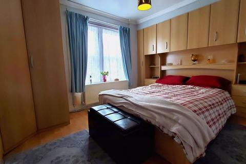 37 Hanman Road, Gloucester, GL1 4TJ