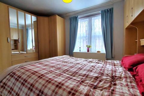 37 Hanman Road, Gloucester, GL1 4TJ