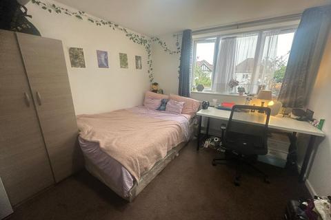 1 bedroom in a house share to rent, Wickliffe Gardens, Wembley HA9