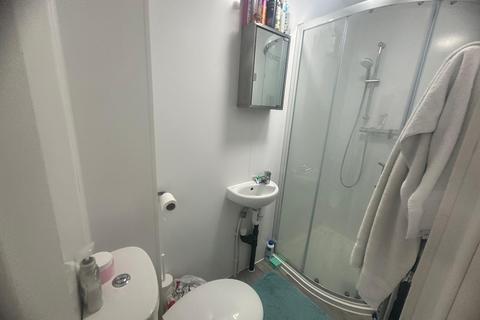 1 bedroom in a house share to rent, Wickliffe Gardens, Wembley HA9