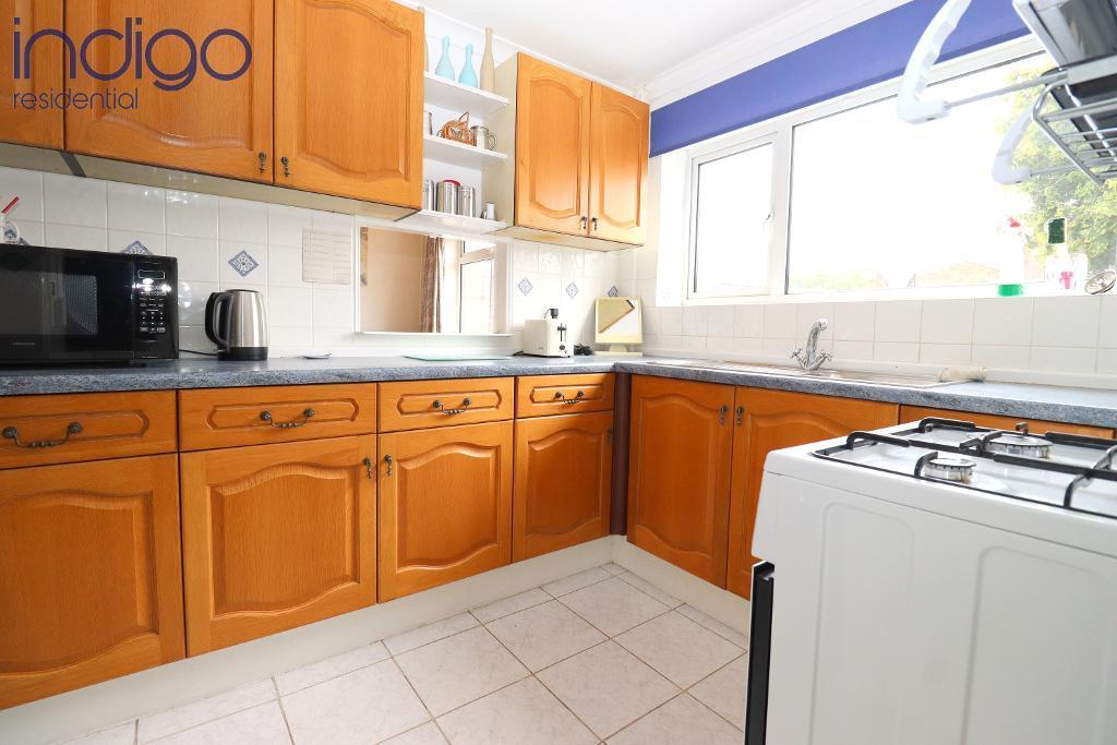 Leagrave High Street, L & D Borders, Luton, Bedfordshire, LU4 0NA 3 bed