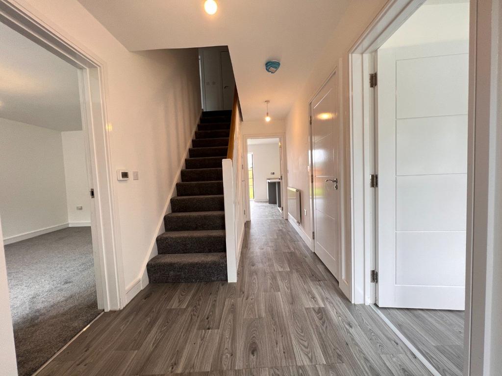 Sherbrook Drive, Southport... 4 bed detached house £1,500 pcm (£346 pw)