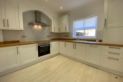 2 bedroom townhouse to rent, To Let - Kingswood Park, Birkdale, PR8 - Three Bed Mews House