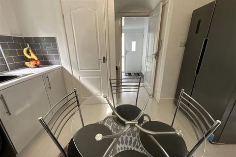 11 Ravenscroft Crescent, Sheffield, S13 8PP