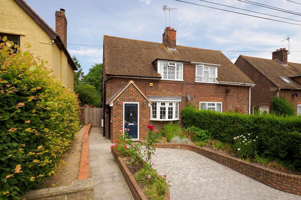 Mayfield Road, Lyminge, Folkestone, CT18 2 bed semidetached house for sale £369,995