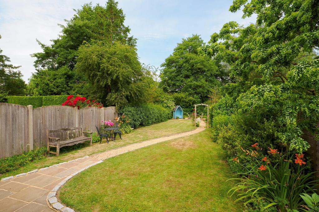 Mayfield Road, Lyminge, Folkestone, CT18 2 bed semidetached house for