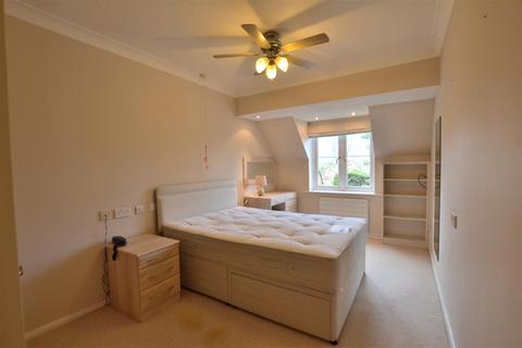 1 bedroom flat for sale, Pinewood Court, Fleet GU51